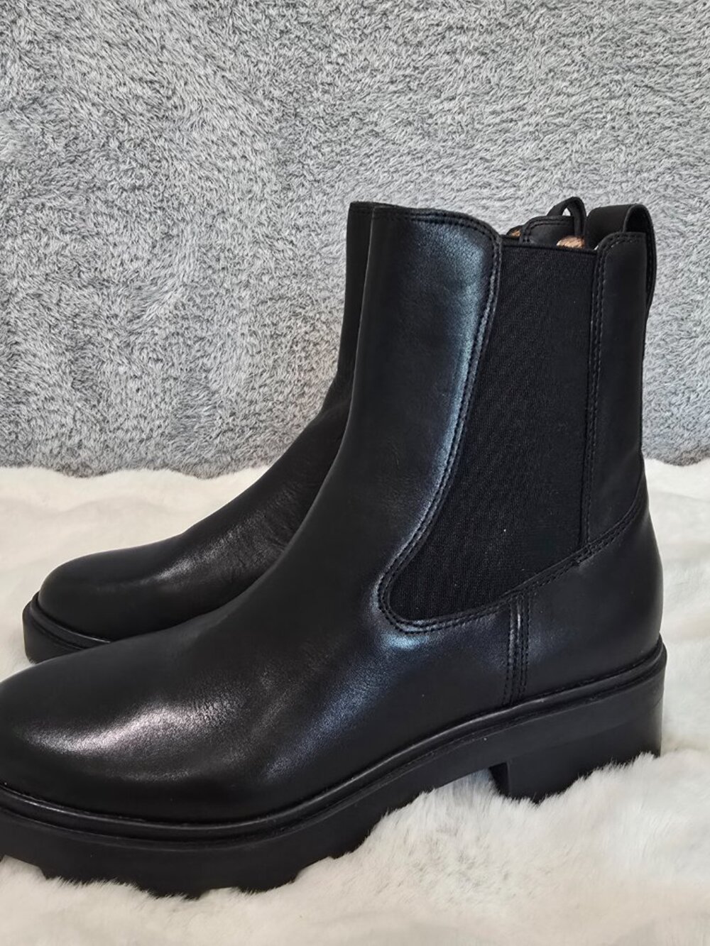 Madewell The Wyckoff Chelsea Lugsole Boot Black Leather Women's Size 7.5 NN020 - Picture 3 of 9